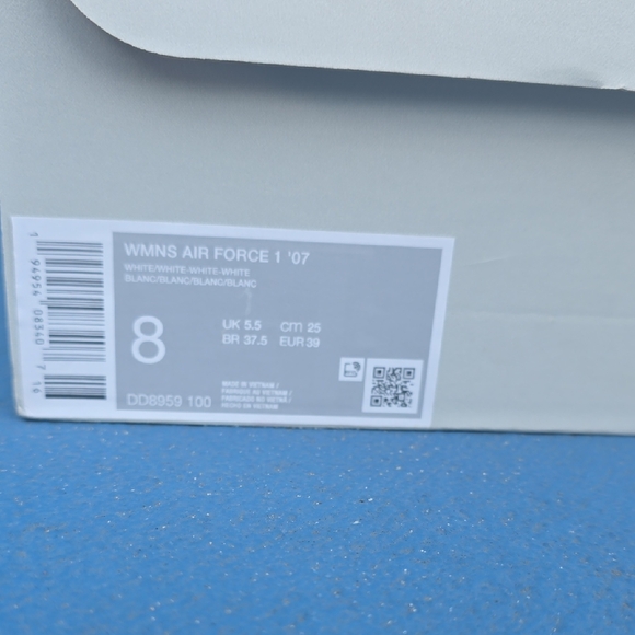 Nike Women's White Sneakers - Picture 2 of 8